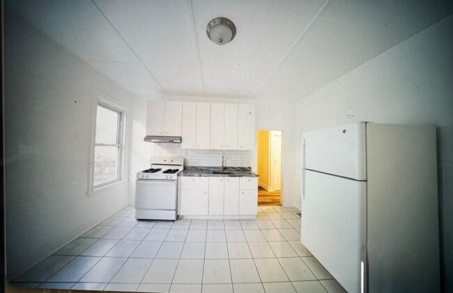 Building Photo - 23 Union Ave