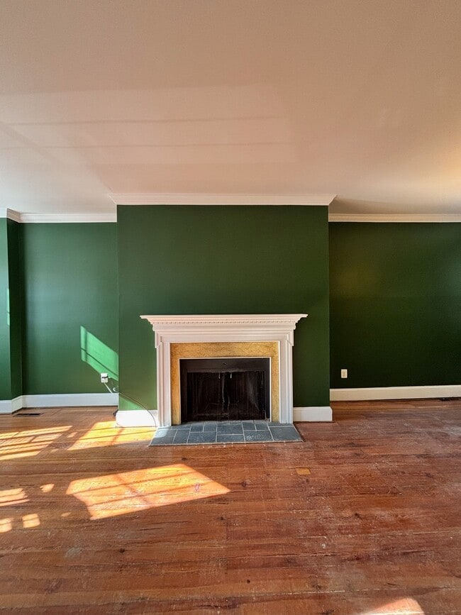 Photo - 807 W 10th St