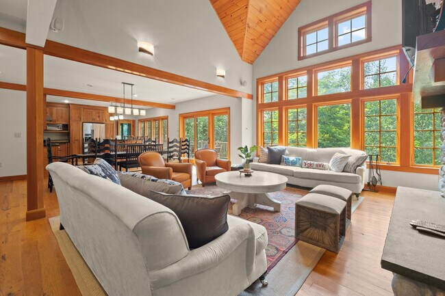 Photo - 28 Yellow Birch Cir Unidad ID1262032P