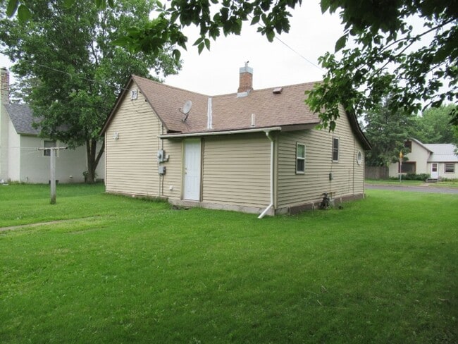 Photo - 2 bedroom house with a shed.