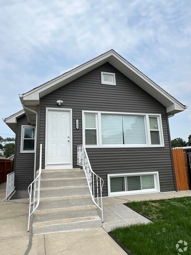 Building Photo - 2155 N Mobile Ave Unit 1 Rental