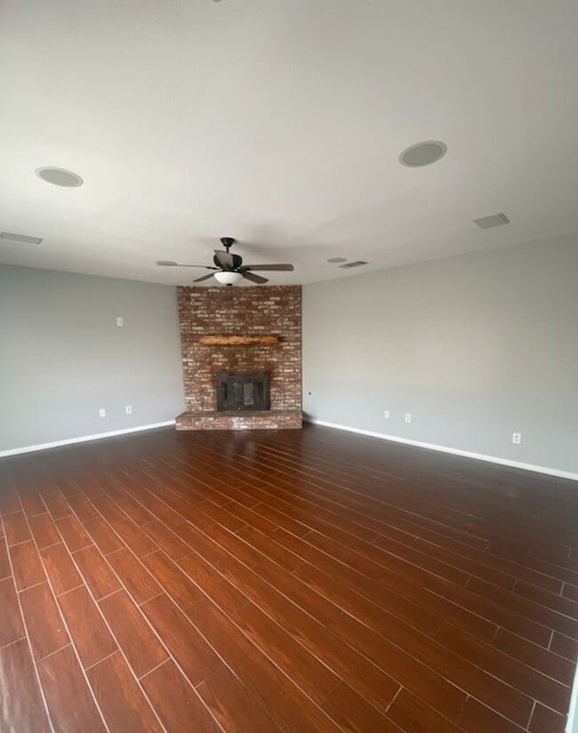 Photo - 27630 Baroni Rd