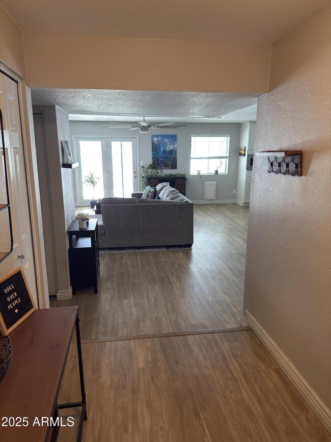 Photo - 2520 W Surrey Ave