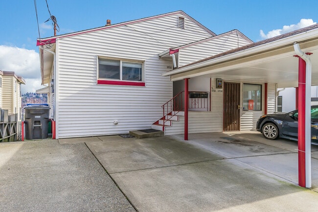 Building Photo - 1732 Dexter Ave N