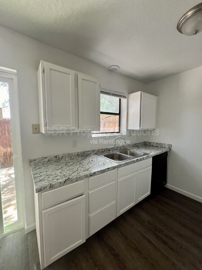 Photo - 420 Tennessee St NE Unit A