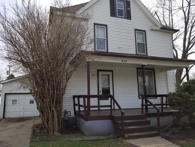 Large 4 bedroom, 2 bath home-Beautiful hom... - Large 4 bedroom, 2 bath home-Beautiful hom...