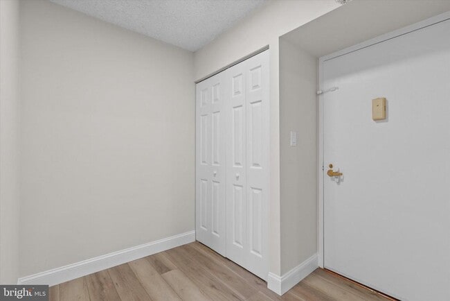 Photo - 3800 Powell Ln Unidad 905