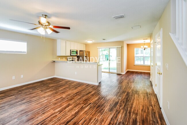 Photo - 1571 N Whitney St