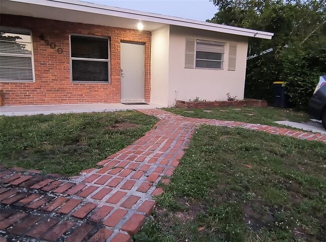 Photo - 4900 SW 28th Ter House