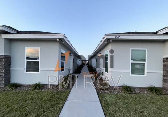 Building Photo - 1905 Stauffers St Unit 4