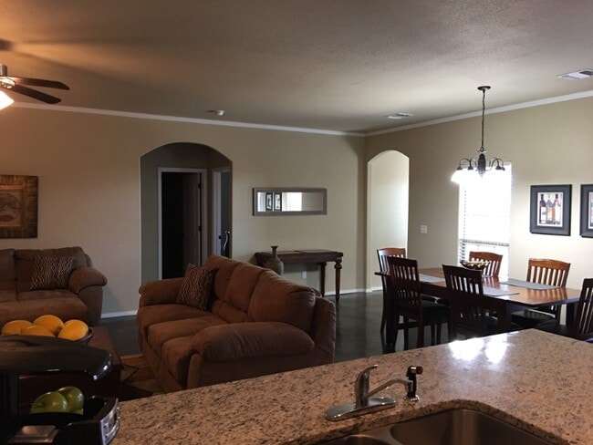 Photo - 6010 Nancy Ellen St