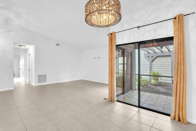 Photo - 2533 Bedford Mews Dr