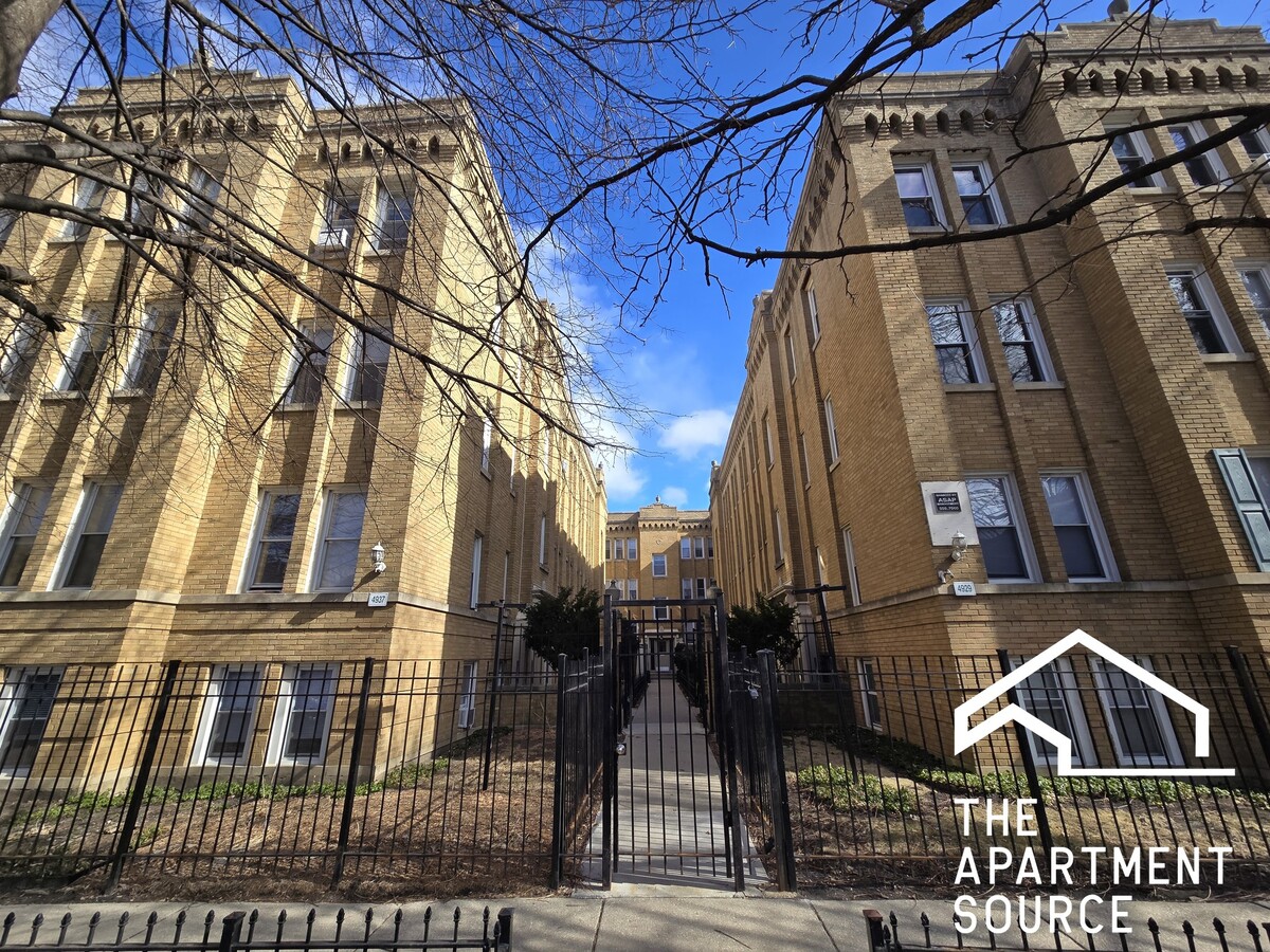 Photo - 4931 N Whipple St Unidad 3W