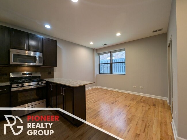 Photo - 4759 N Maplewood Ave Unit 208