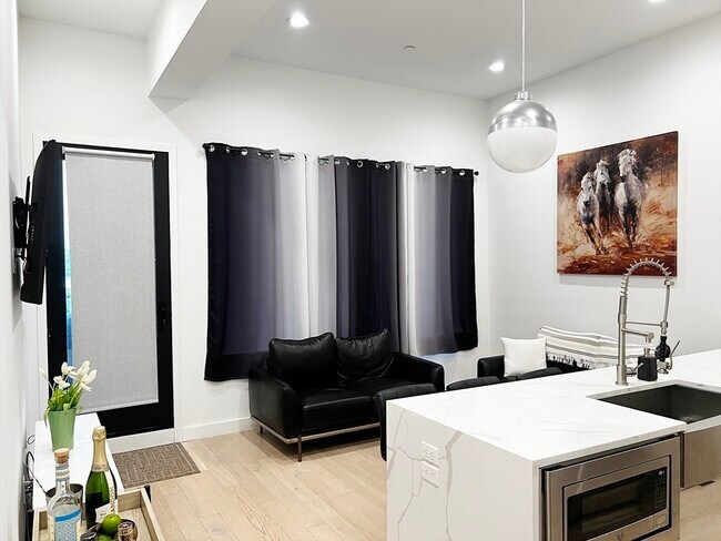 Photo - 360 Meridian St Unit 4