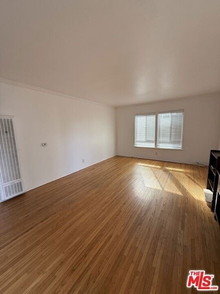 Photo - 2037 Stewart St