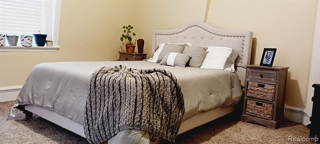 Photo - 5550 Main St