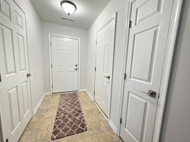 Photo - 102 Hunter's Way