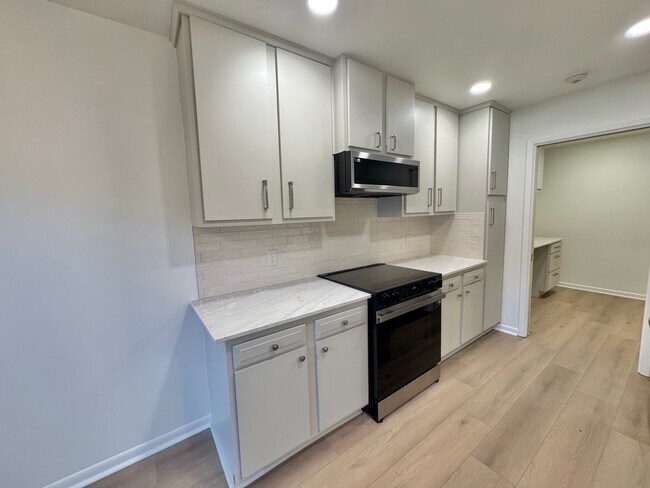 Photo - 5935 Meadow Way