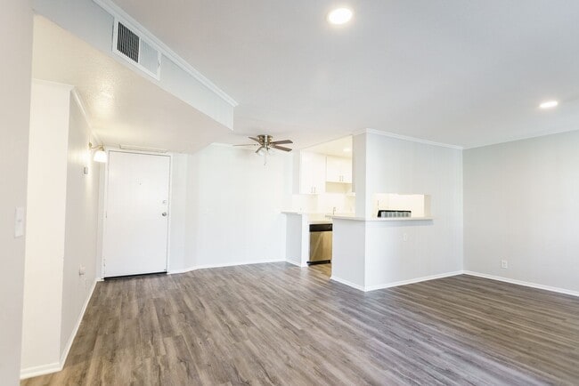 Photo - 6310 Sylmar Ave