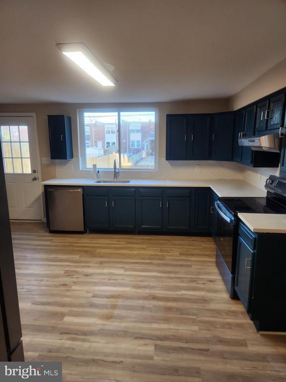 Photo - 8019 Gough St