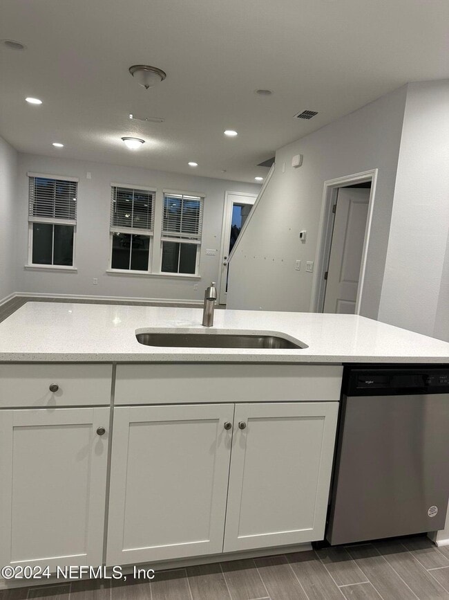 Photo - 192 Brandon Lks Dr