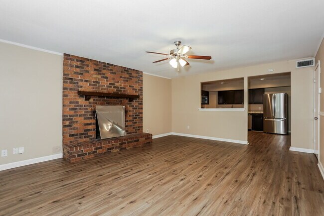 Photo - 347 Linkview Dr