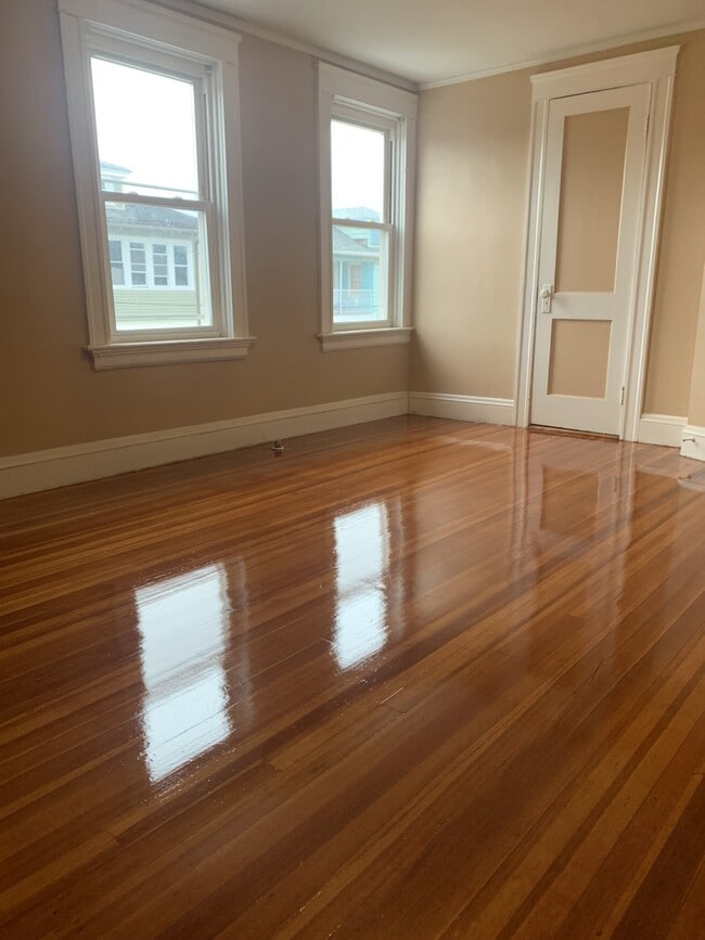 Building Photo - 67 Bellevue Ave