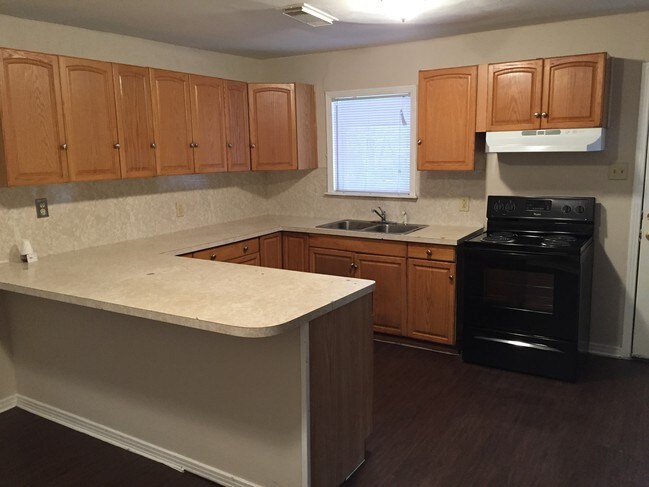 House - kitchen - 7547-7551 Morley St