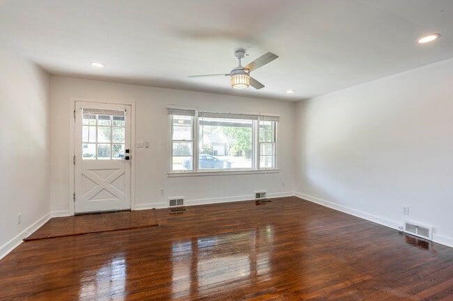 Photo - 491 Stratford Dr