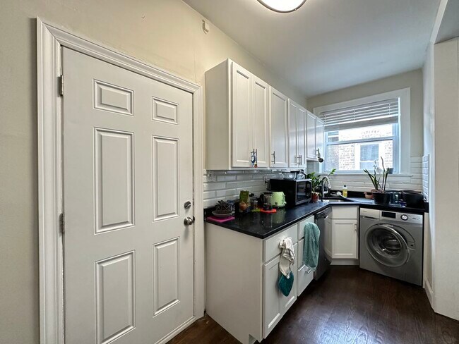 Photo - 327 Kedzie St Unit 4