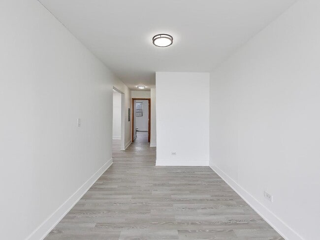 Photo - 7200 N Claremont Ave