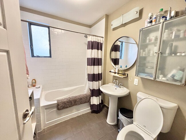 Photo - 2 BED - 1 BATH - OTTAWA - APARTMENT BUILDING Unit 1