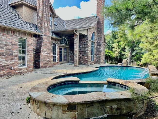 Photo - Oak Tree with a pool!!