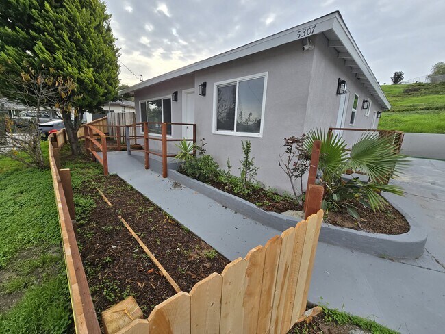 5307 Santa Margarita St
