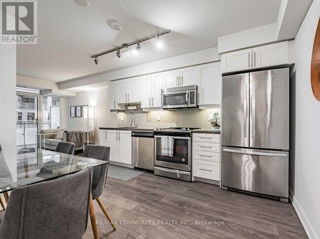 Photo - 525 Adelaide St W Unit 631