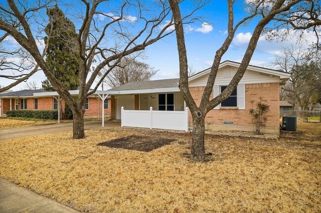 Photo - 1230 Oriole Ln House
