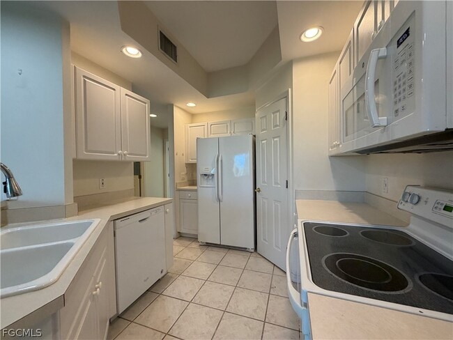Building Photo - 14999 Rivers Edge Ct Unit 202