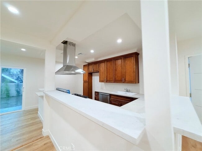 Photo - 11104 Oxnard St