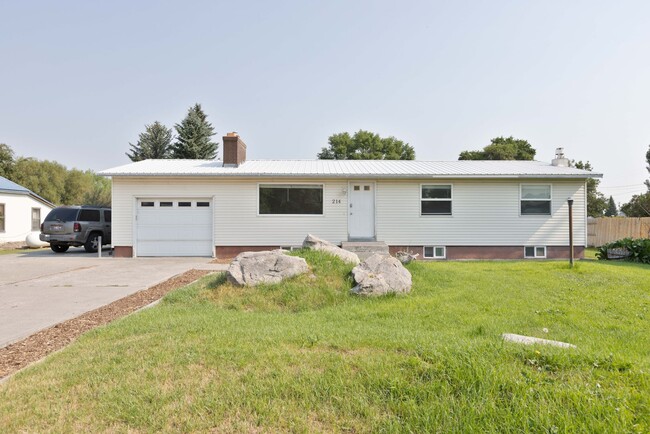 Building Photo - C214AR Unit Upstairs Rental