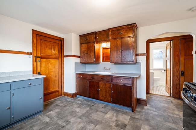 Photo - 2213 S 72nd St