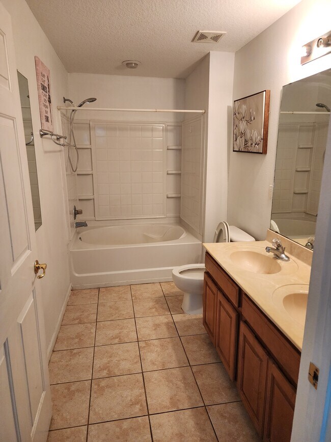 Photo - 785 Oakleaf Plantation Pky Unidad 111