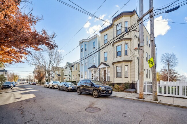 Photo - 77 Byron St Unit 2