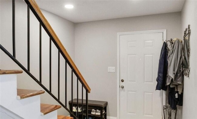 Photo - 6980 Roswell Rd