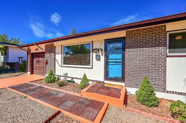 Building Photo - $2,095.95 with $300 off the first month's Rent - 4 Bedrooms, 2 Bathrooms, Single Family Home in C...