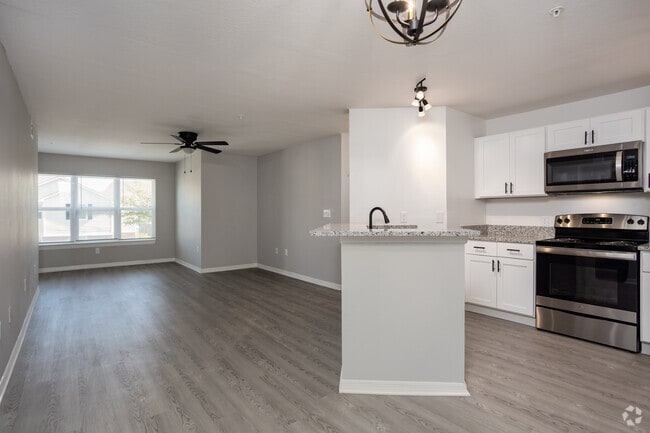 2BR, 2BA - 990SF