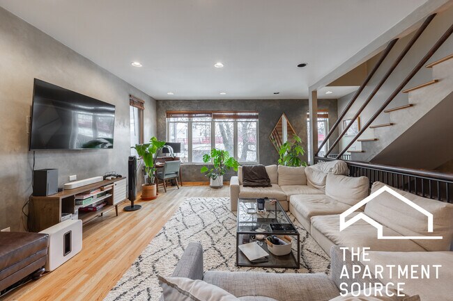 Photo - 1224 W Augusta Blvd Unit 2