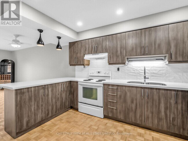 Photo - 880 Broadview Ave Unit 3