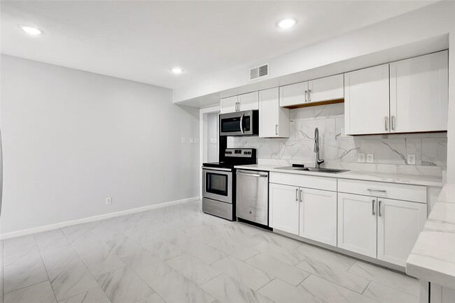 Photo - 7 Briar Dale Ct Unit B