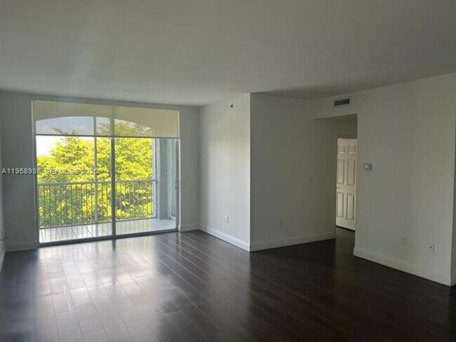 Building Photo - 9725 NW 52nd St Unit 9725 NW 52nd St  507